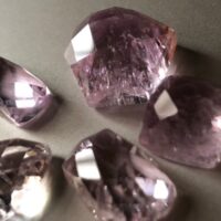 天然石 クンツァイト